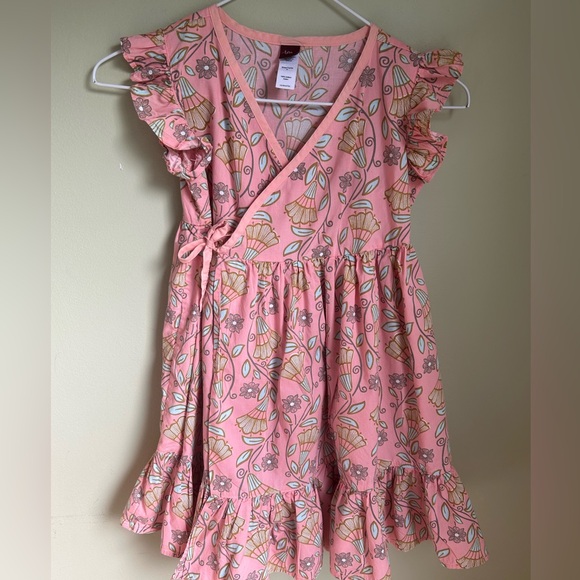 Tea Collection peach print wrap dress. Cap flutter sleeve, bottom ruffle. Size 6 - Picture 5 of 10